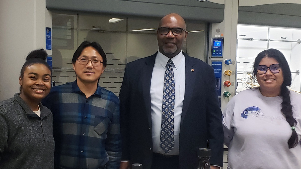 UDC President Visits Science and Mathematics Division